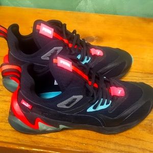 Puma Men's Black and Red Sneakers